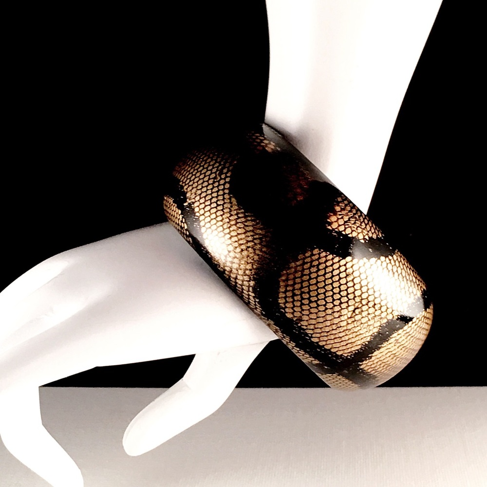 ⭐️NEW⭐️▪️🖤Hand-painted 🐍Natural Wood Bangle▪️🖤